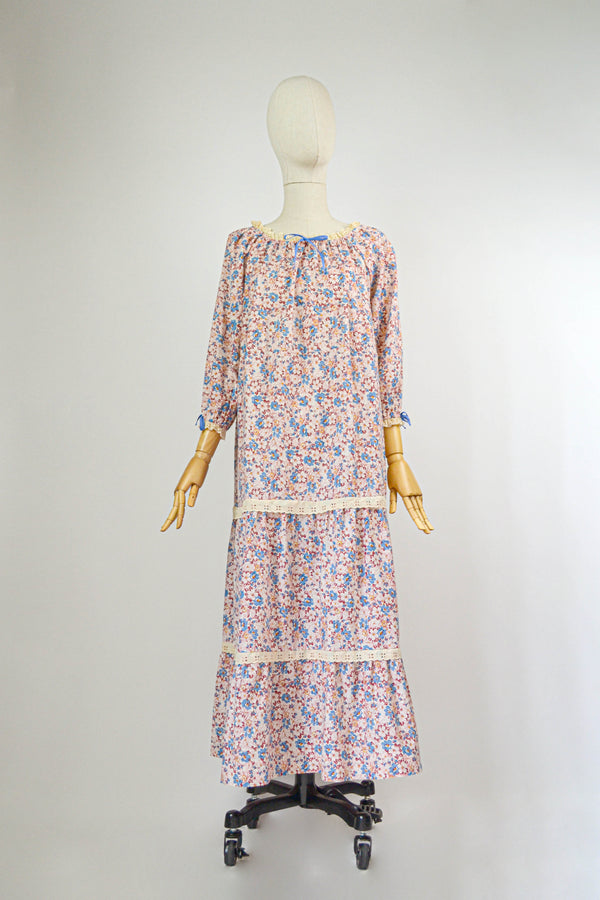 WISHES AND DREAMS - 1970s Vintage Floral Dress - Size S/M
