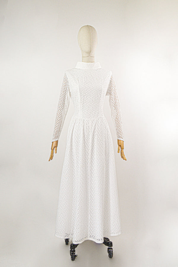 CELEBRATION - 1940s Vintage All-over Cut Out Wedding dress - Size M/L