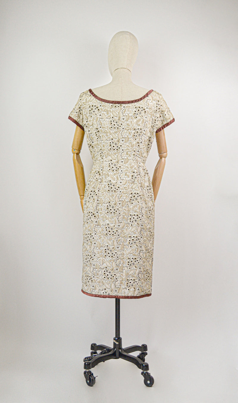 1950s Vintage embroidered wiggle Dress - Size M