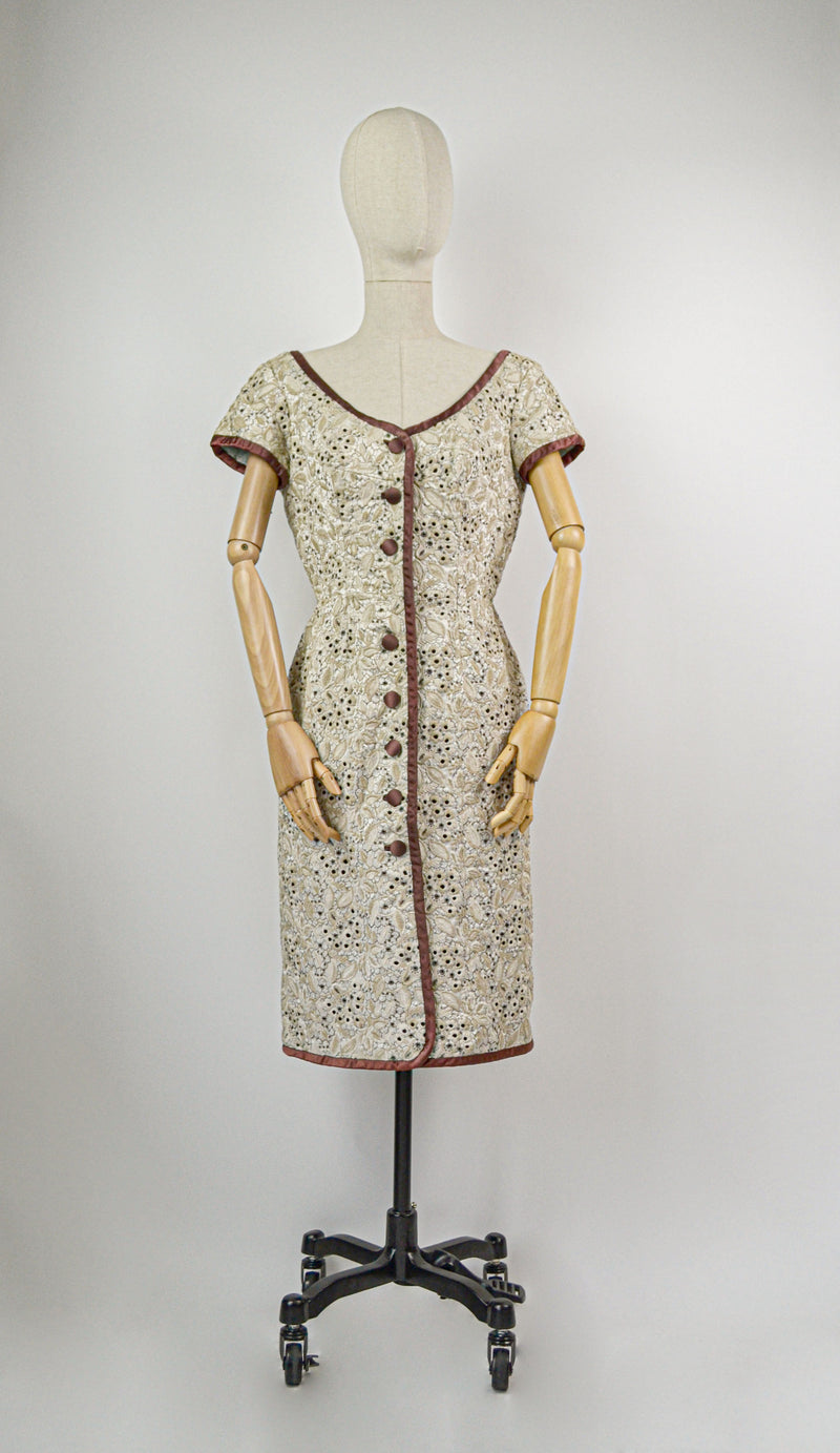 1950s Vintage embroidered wiggle Dress - Size M