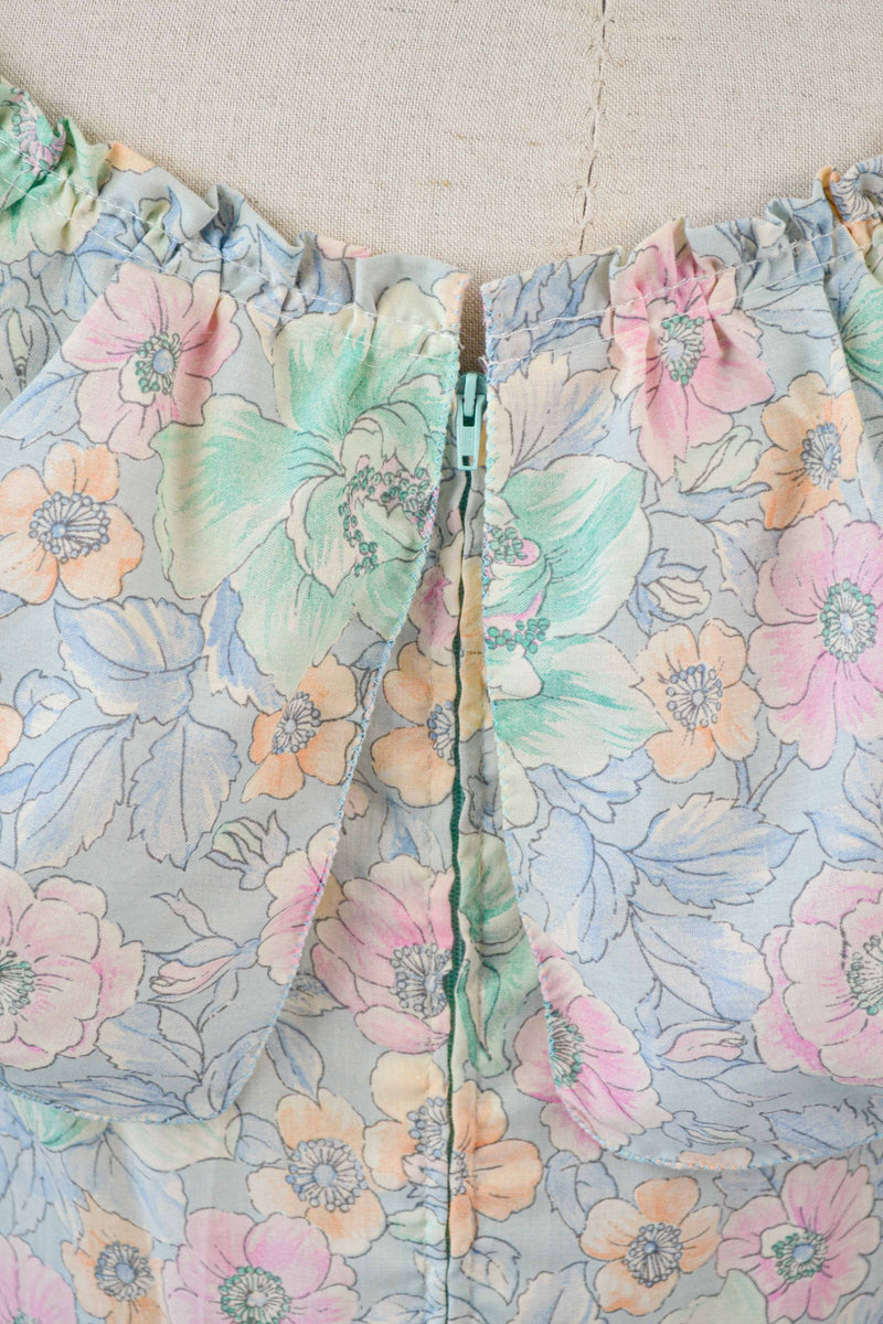 FLOWERS IN SPRING - 1970s Vintage floral cotton prairie dress- Size M
