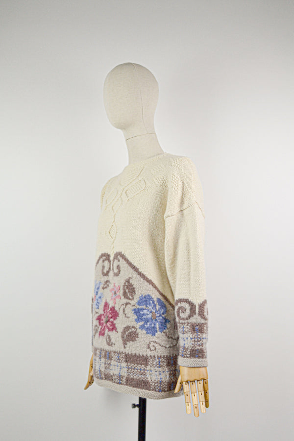 AROUND THE ORCHARD - 1980s Vintage Laura Ashley Intarsia Ivory Sweater - Size S/M