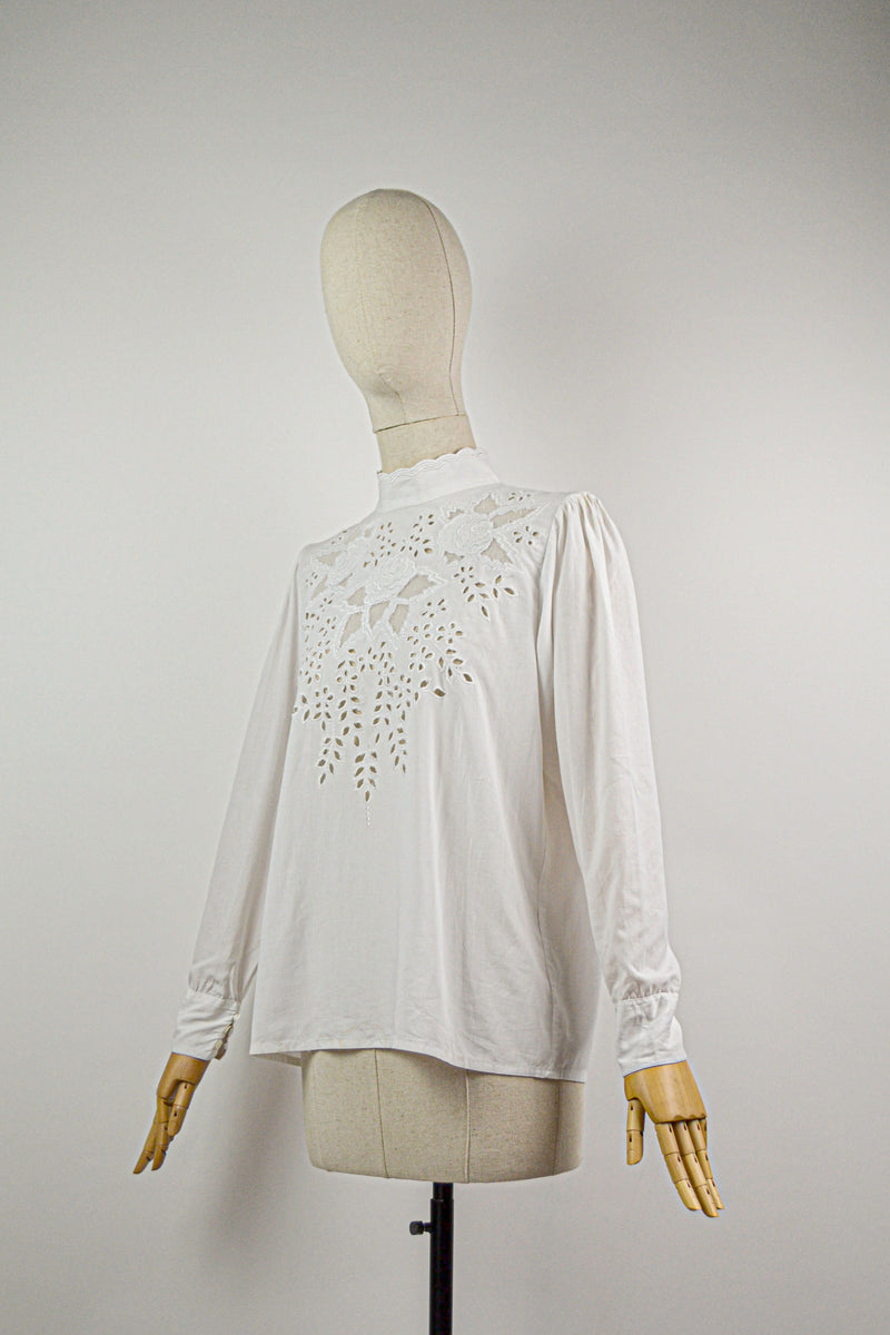 A MELODY - 1980s Vintage René Derhy cut out embroidered Blouse - Size S/M
