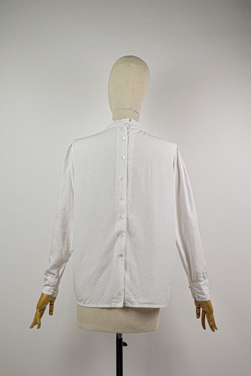 A MELODY - 1980s Vintage René Derhy cut out embroidered Blouse - Size S/M
