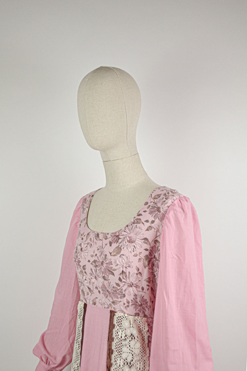 PINK DAISIES - 1970s Vintage Pink Floral Prairie Dress. - Size S/M