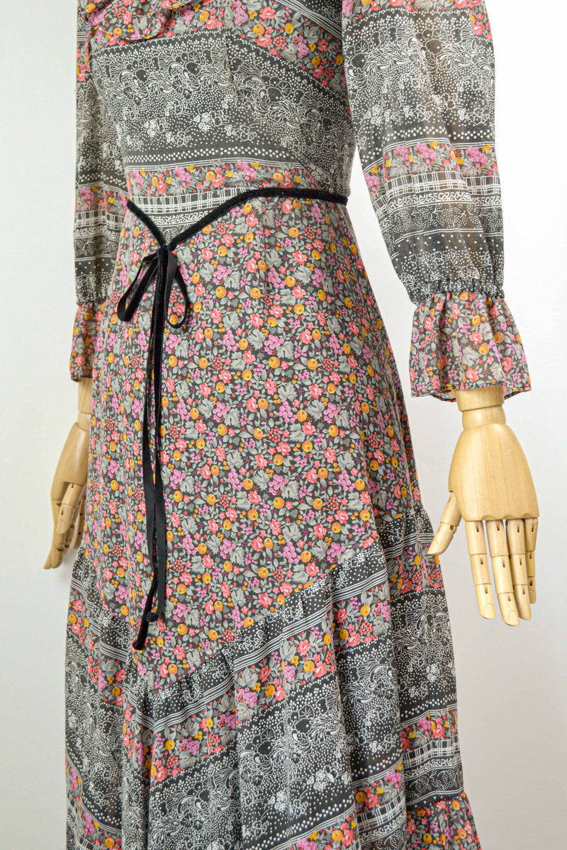 HARVEST MAGIC - 1970s Vintage Kati at Laura Phillips Dark Floral Prairie Dress - Size S/M
